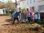 As  crianças estão a realizar a plantação na nossa Horta